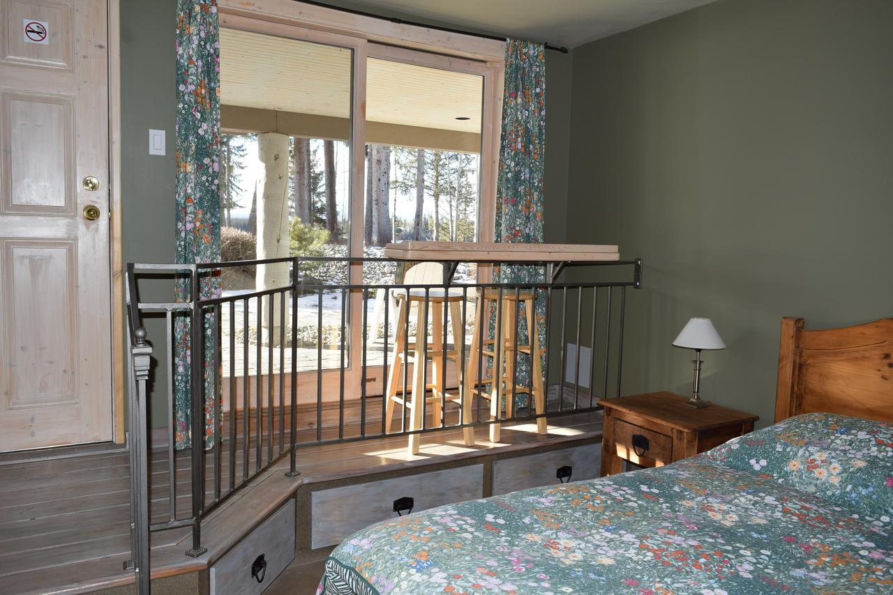 Retreat Wilderness Inn Nimpo Lake Luaran gambar