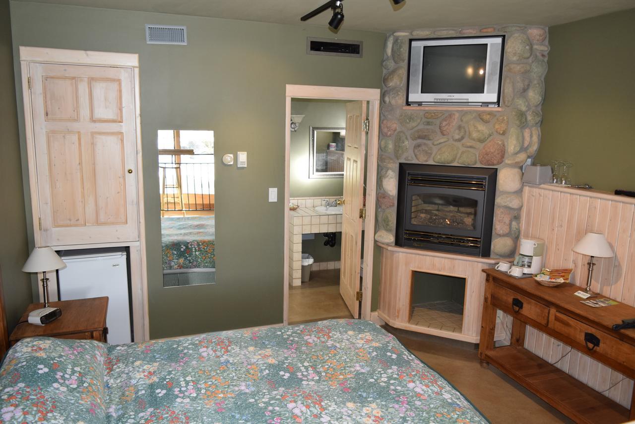 Retreat Wilderness Inn Nimpo Lake Luaran gambar