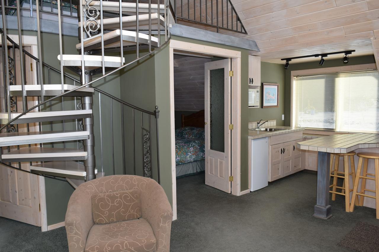 Retreat Wilderness Inn Nimpo Lake Luaran gambar