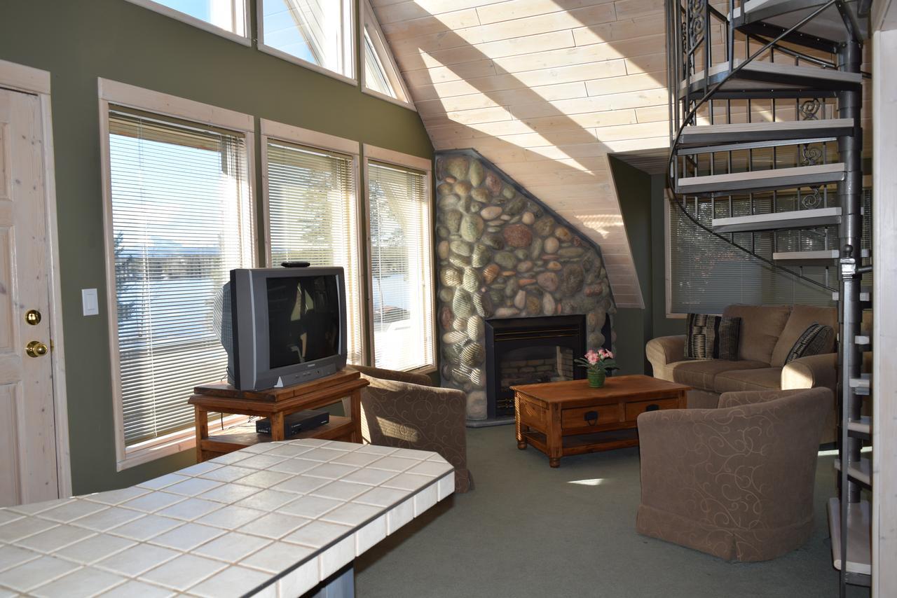 Retreat Wilderness Inn Nimpo Lake Luaran gambar